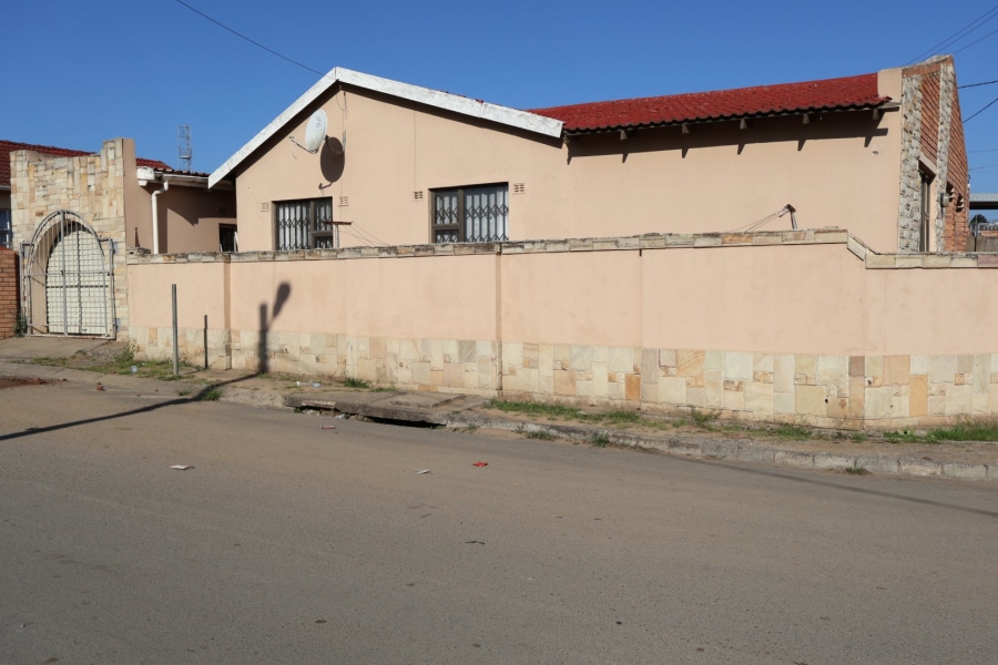 4 Bedroom Property for Sale in Zwelitsha Eastern Cape